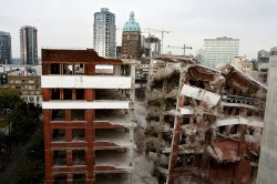 12-Economic-Collapse-Scenarios-That-We-Could-Potentially-See-In-2011-250×166