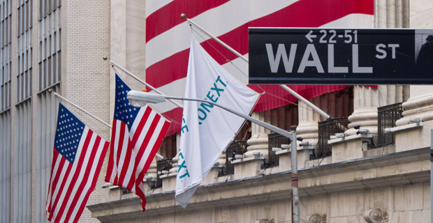 070414wallstreetflags