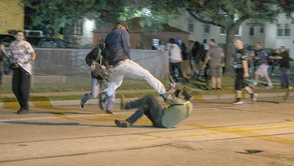 Kyle-Rittenhouse-on-ground